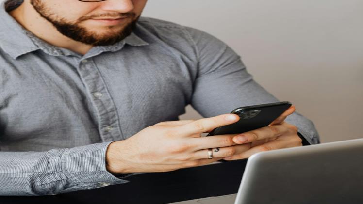 Digital Declutter: How to Clean Up Your Online Life